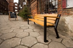 Ławka parkowa Gladiator Bis z podłokietnikiem drewnianym Ławka parkowa Gladiator Bis z podłokietnikiem drewnianym