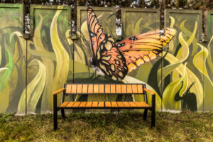 Solidna ławka parkowa Gladiator Prestige z podłokietnikiem drewnianym Solidna ławka parkowa Gladiator Prestige z podłokietnikiem drewnianym