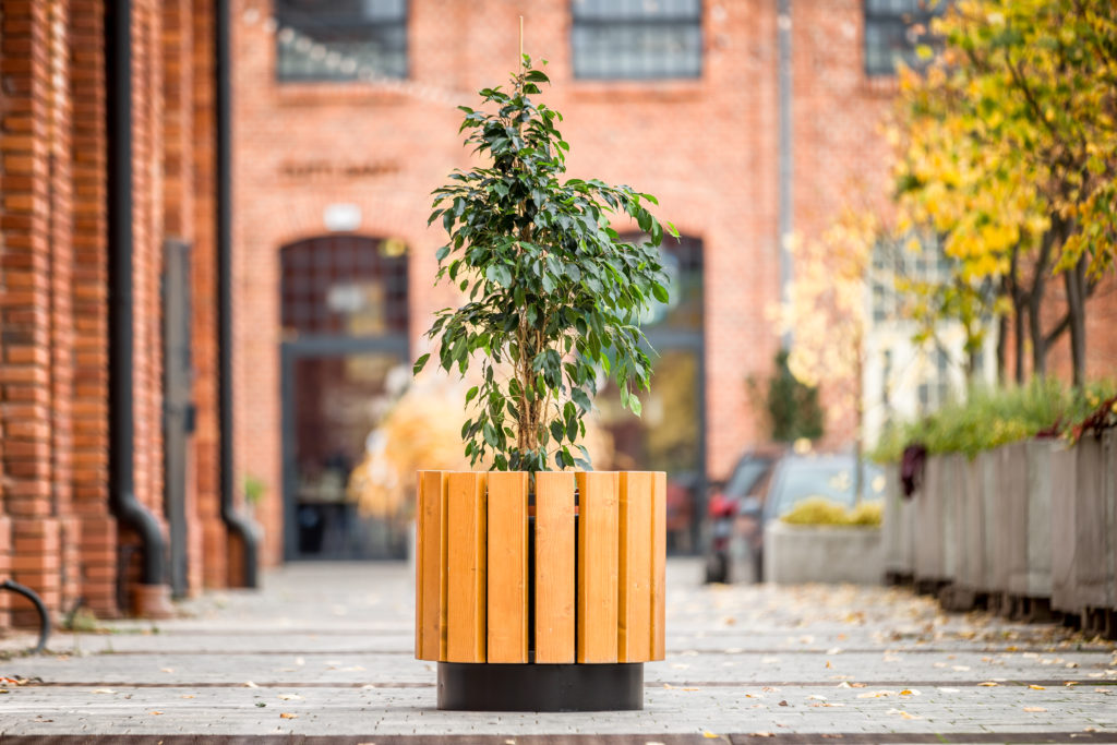 Solidna drewniana donica ogrodowa Rekord donica miejska