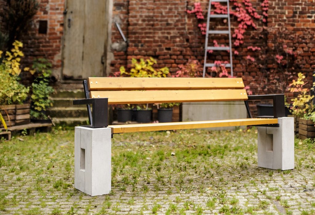 solidna betonowa ławka parkowa Roma z podłokietnikiem solidna betonowa ławka parkowa Roma z podłokietnikiem