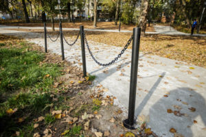 Porządek zaczyna się od detali – rola słupków w organizacji miejskiej przestrzeni