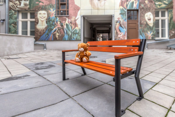 lawka dziecieca smialek z podlokietnikiem drewnianym ławka dla dzieci Śmiałek