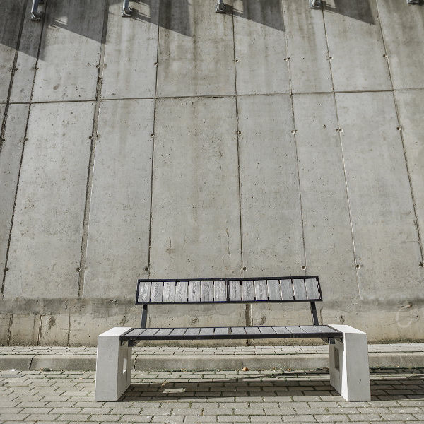 Ławka parkowa Roma WPC z oparciem parkowa Lawka betonowa Roma WPC 1