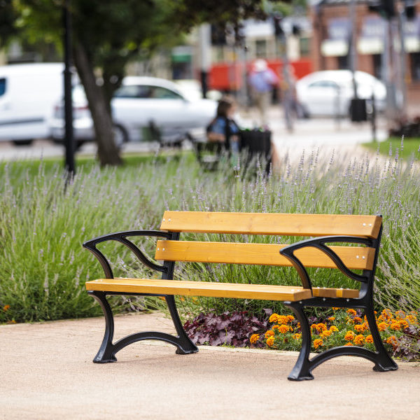 parkowa Lawka zeliwna lodzka z podlokietnikiem 1