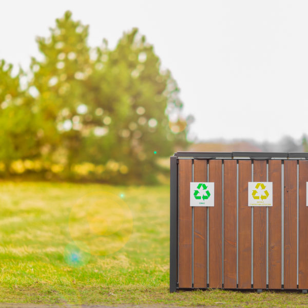 Kosz do segregacji odpadów Prestige 3x75l Elegancki i funkcjonalny drewniany kosz z daszkiem do segregacji śmieci Prestige