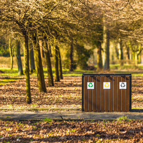 Kosz do segregacji odpadów Prestige 3x75l Elegancki i funkcjonalny drewniany kosz z daszkiem do segregacji śmieci Prestige