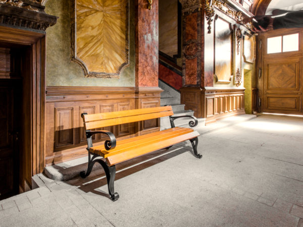 Solidna ławka żeliwna w stylu retro Wiedeńska z podłokietnikiem