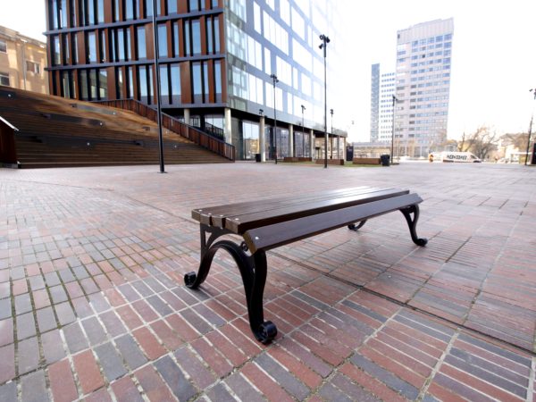 Klasyczna stabilna ławka parkowa Wiedeńska bez oparcia