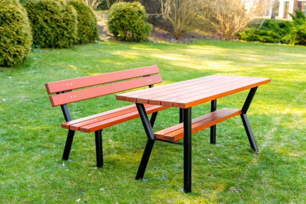 solidny i uniwersalny stół parkowy Gaja stół miejski Gaja