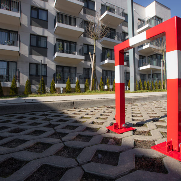 Blokada parkingowa R4 Uniwersalna stalowa blokada parkingowa R4