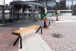 Jak wybrać ławkę osiedlową bez oparcia? Poradnik dla wspólnot i deweloperów