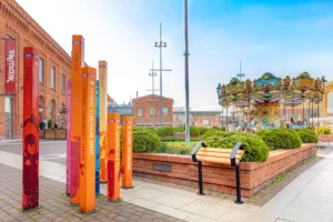 Przysiadek miejski z podłokietnikiem Skarabeusz Przysiadek miejski Skarabeusz