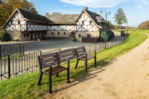 Ławka z miejscem na wózek inwalidzki Ławka z miejscem na wózek inwalidzki